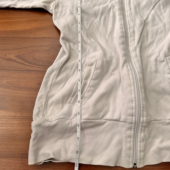 Bench zip up sweater. Size medium - Picture 3 of 4